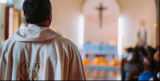 imagem da noticia SimpÃ³sio reflete ministÃ©rio sacerdotal