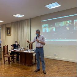 : Coordenador da Conferência apresentando seu relatório1