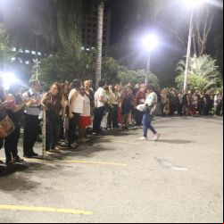 : Grande abraço em volta da Igreja (2)