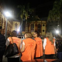 : Grande abraço em volta da Igreja (5)