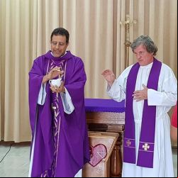 : Missa celebrada pelo Pe Nelson em Batavia (4)