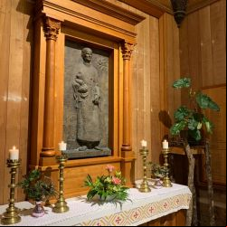 : Túmulo de Pedro Donders na Catedral do Suriname (2)